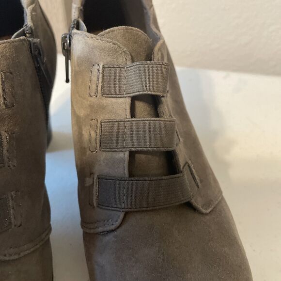 Clarks Collection Womens 9M Brynn Celia Brown Suede Ankle Zip Bootie - Picture 4 of 12